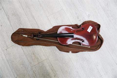 1 alte Geige mit Bogen und Tasche, muss überholt werden