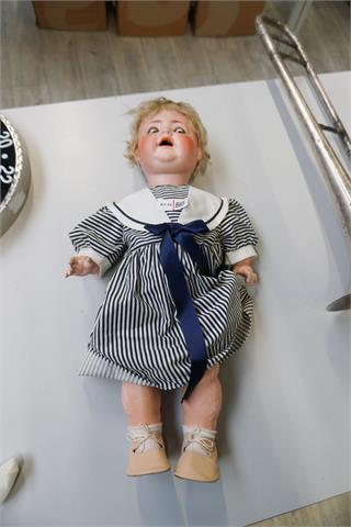 1 alte Puppe mit Porzellankopf, 58 cm