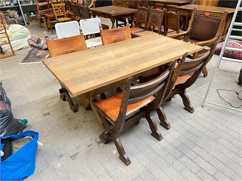 1 Tisch, 4 Stühle, Holz