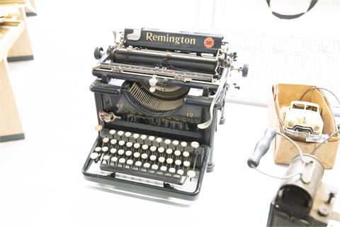 1 Schreibmaschine Remington