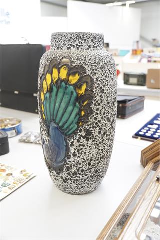 1 große Vase mit Malerei