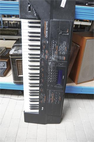 1 Keyboard "Roland G-600"