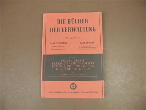 1 Buch "Die Bücher der Verwaltung"