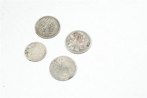 4 Silbermünzen Kaiserreich: 3x 1 Mark, 1x 1/2 Mark