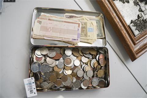 1 Posten Münzen und Scheine, ca. 2 Kg